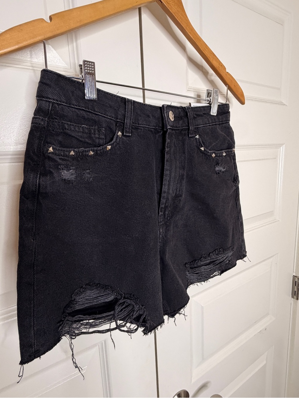 NWT Zara Black Distressed Women's Denim Shorts - Picture 2 of 3